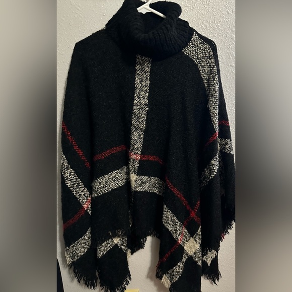 Women’s sweater/poncho - Picture 1 of 2
